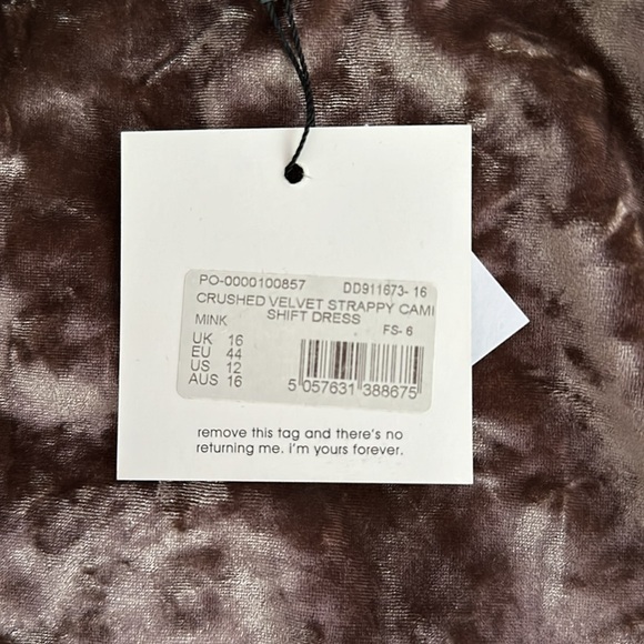 Missguided Shift Velvet Dress - Picture 3 of 3